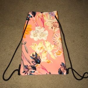 Triangl drawstring bag